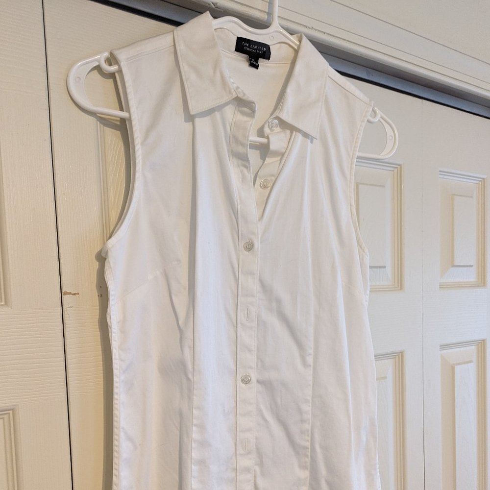 White sleeveless shirt with collar
